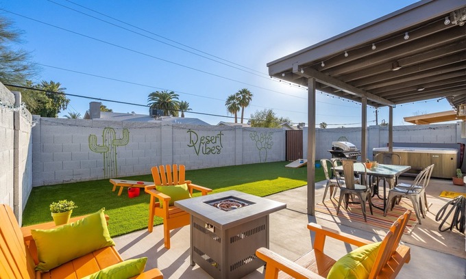 Meyer Park Maison | Hot Tub - Game Room - Firepit - Private Yard - ASU - Sky Harbor