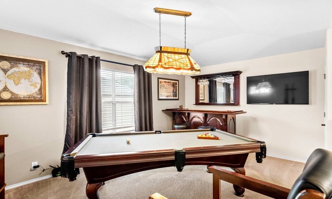 Heritage Maison | **HOT TUB** Garden Spa Near Sea World, Six Flags, Lackland, and Downtown