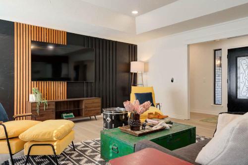 Quail Creek Maison | Hot Tub Hangout Arcade & Game Night Fun