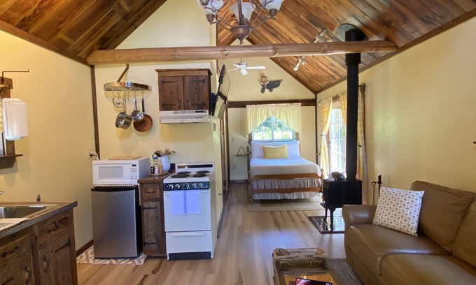 Northfield Cabine | Hot tub! Highland Mountain Bike Park, Lakes and Mountains Near-by