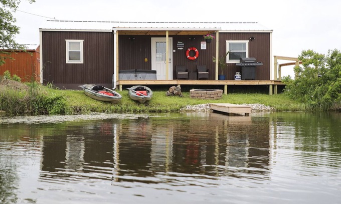 Commerce Cabine | Hot Tub - Lake Front Lodge - Private