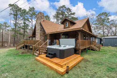 Shreveport Maison | Hot Tub, Log Cabin, Lake Front, Fireplace