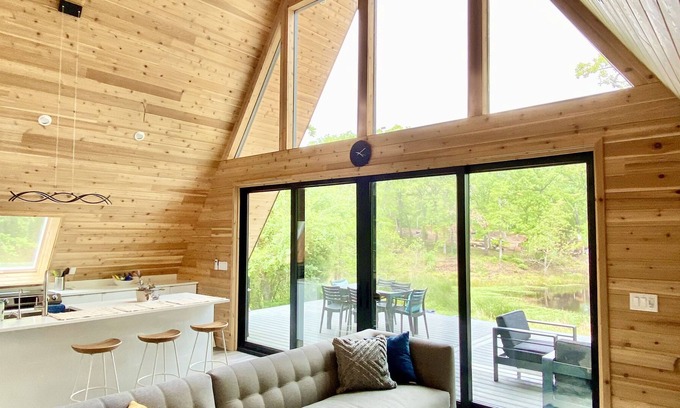 Malakoff Cabine | Hot tub! Modern A-Frame Cabin, Cedar Creek Lake