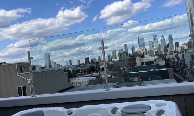 South Philadelphia Maison | Hot Tub on Roofdeck