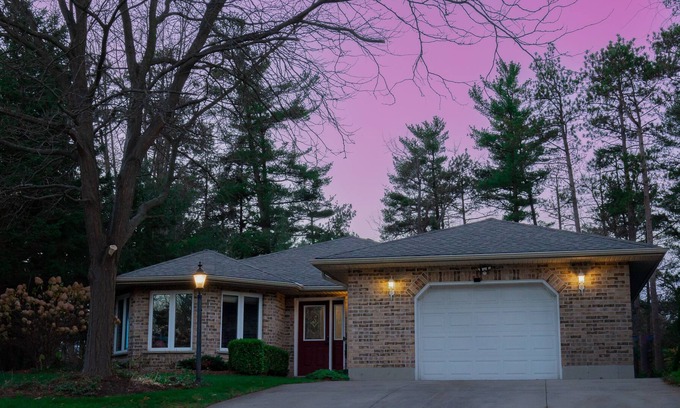 Grand Bend Cottage | Walking Distance Modern-Chic Beach House
