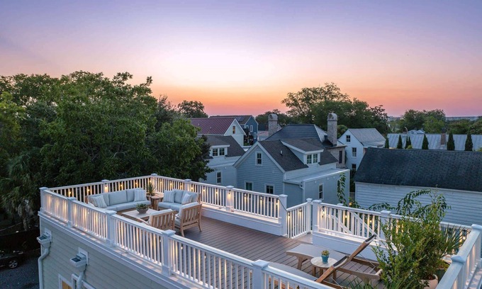 Cannonborough Elliotborough Maison | Hot Tub & Rooftop + Parking - 3 Blocks to King!