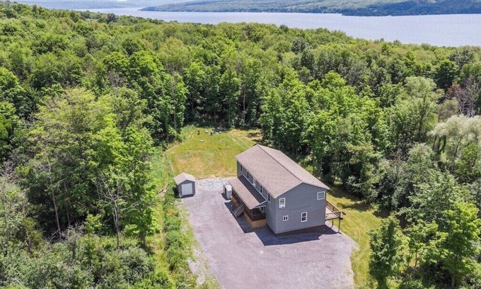 Lansing Maison | Huge Home! Sleeps 24!