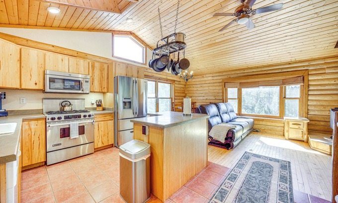 Sedalia Cabine | Hot Tub & Views: Secluded Woodland Park Cabin