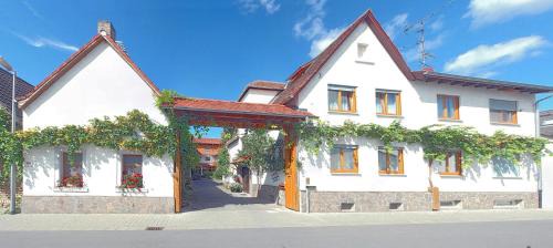 Leeheim Hôtel | Hotel Bett & Frühstück