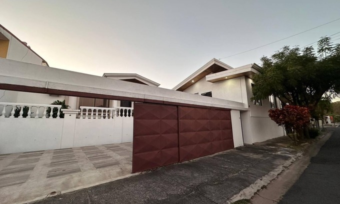 Ciudad Cariari Appartement | CasAguacate