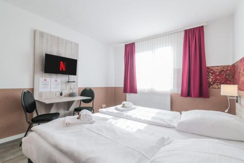 Berenbostel Hôtel | Hotel Café Galerie I Hannover-Garbsen I Free Parking