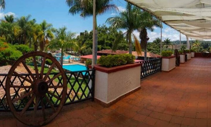 Ziracuaretiro Hôtel | Hotel Campestre Hacienda Caracha