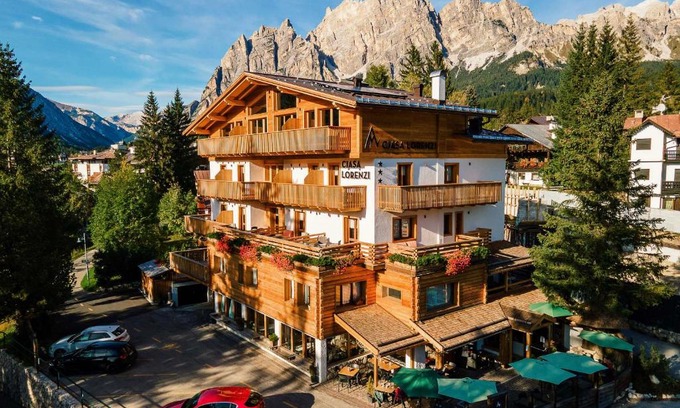 Cortina d'Ampezzo Historic Centre Hôtel | Hotel Ciasa Lorenzi