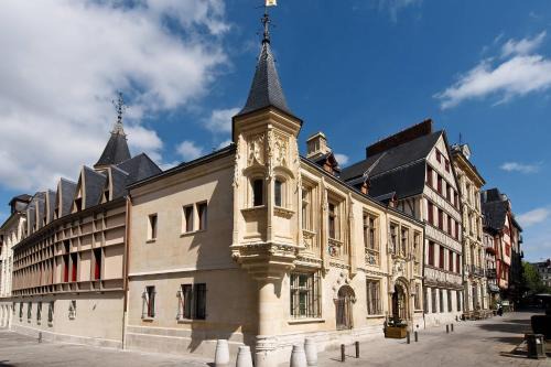 Quartier Vieux Marche-Cathedrale Hôtel | Hôtel de Bourgtheroulde, Autograph Collection