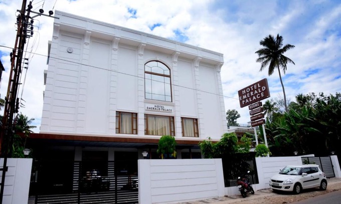 Quilon Hôtel | HOTEL EMERALD PALACE