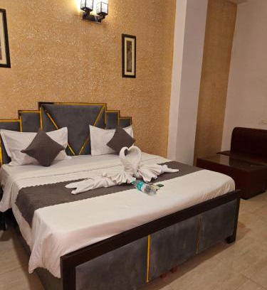 Sainik Farm Lit Et Petit-Déjeuner | Hotel Galaxy - IGNOU Road Saket