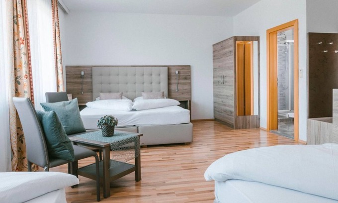 Illmitz Maison | Hotel Garni Dreibettzimmer Du/wc - Hotel Johannes-zeche Tauber