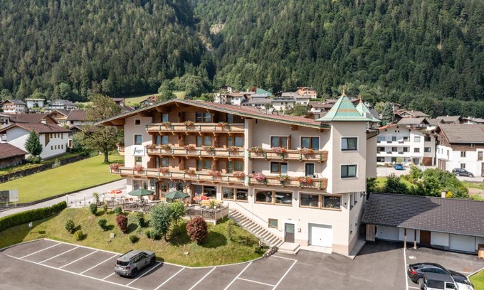 Schlitters Hôtel | Hotel Gasthof Jäger Zillertal