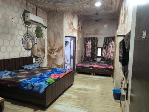 Amritsar Hôtel | HOTEL JOGI GUEST HOUSE welcome all families, friends, groups, couples, singles fully Airconditioner, attach washrooms, lift, wifi, 24 hours room service, power backup