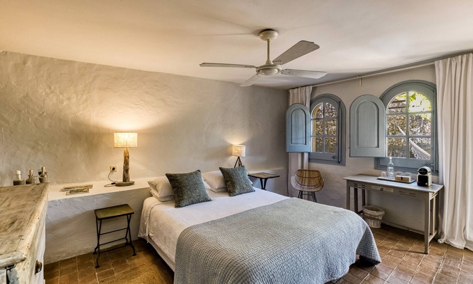 Viladamat Appartement | Chambre 'Les Hamaques - Glicina' avec piscine partagée, Wi-Fi et climatisation