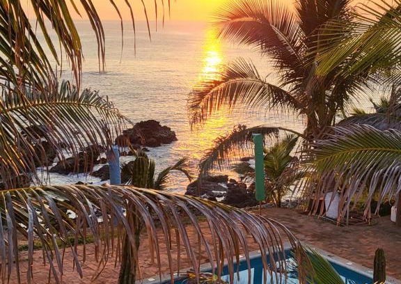 Cuatunalco Lit Et Petit-Déjeuner | Hotel Luz de Mar ' right on the beach