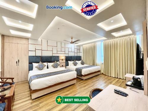 Kakarmatha Hôtel | HOTEL MANTAVYA ! VARANASI होटल मंताव्या, ஹோட்டல் மந்தாவ்யா, హోటల్ మంటావ్యాFully Air-Conditioned hotel with wi-fi & Parking availability, near Kashi Vishwanath Temple, and Ganga ghat, Breakfast included, Best Hotel in Varanasi