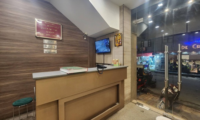 Paharganj Maison | Hotel Merry Gold with AC, WiFi in New Delhi