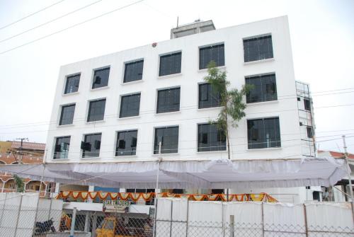 Shamshabad Cabine | Hotel Neem Tree Hyderabad Airport