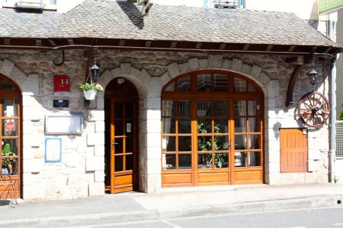 Entraygues-sur-Truyere Hôtel | Hotel Restaurant des Deux Vallées