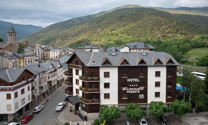 Sort Hôtel | Hotel Restaurant Pessets & SPA