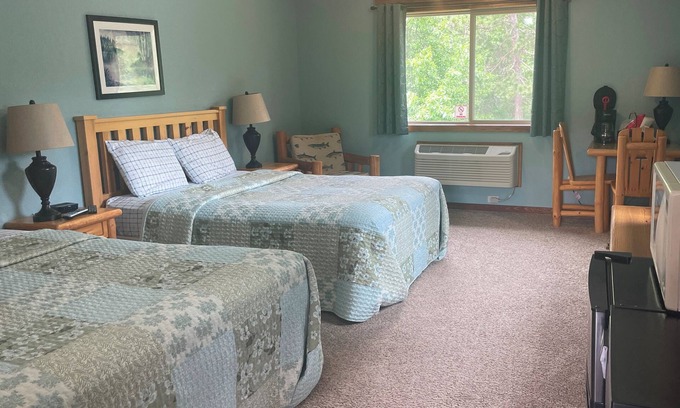 Jenkins Cabine | Hotel Room at Wildwedge RV Lodge