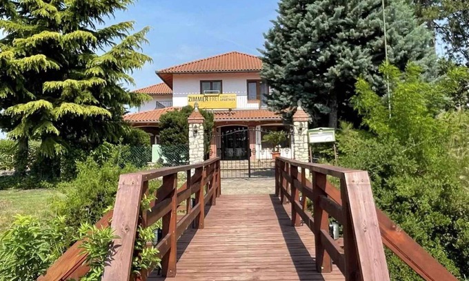 Balatonboglar Appartement | Hotel room in guesthouse with balcony, panorama and breakfast