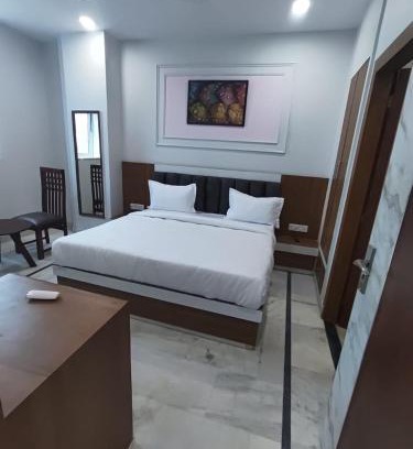 Mansarovar Maison | Hotel Roshanee