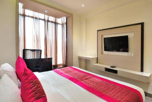 Patel Nagar Hôtel | Hotel Royal Grand - Opposite Axis Bank East Patel Nagar