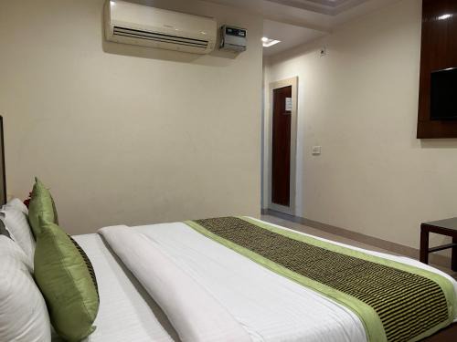 Old Delhi Maison | Hotel Sapphire - Walking distance from New Delhi Railway Station & Connaught Place