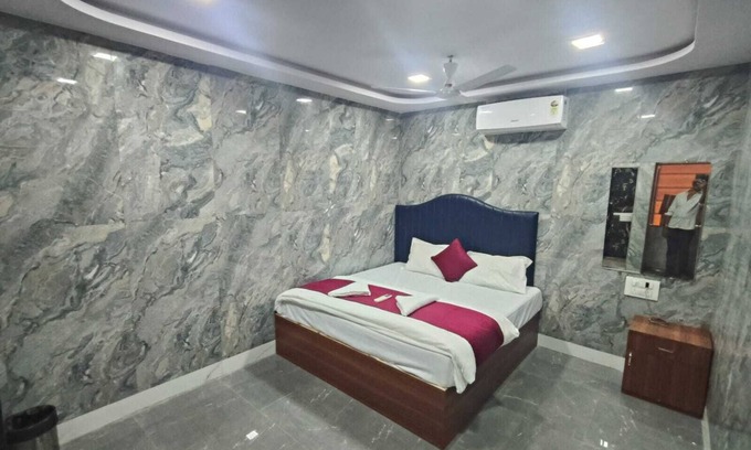 Kurla Cabine | hotel SR residency