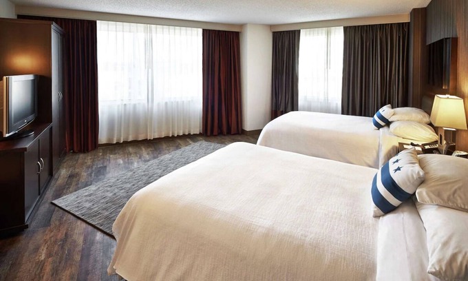 Friendship Heights Hôtel | Hotel Suite Convenience near National Zoo & Bethesda Row | Indoor Pool