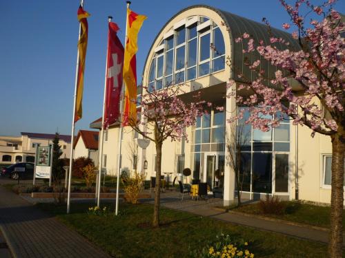 Ringsheim Hôtel | Hotel SunParc - SHUTTLE zum Europa-Park Rust 4km & Rulantica 2km