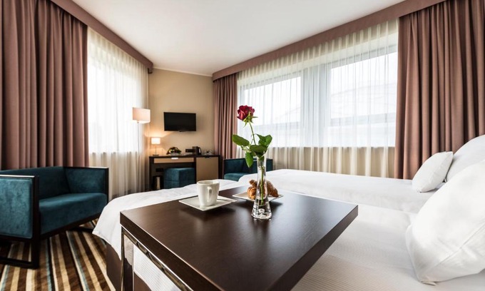 Pruszkow Hôtel | Hotel Victor Pruszków DeSilva