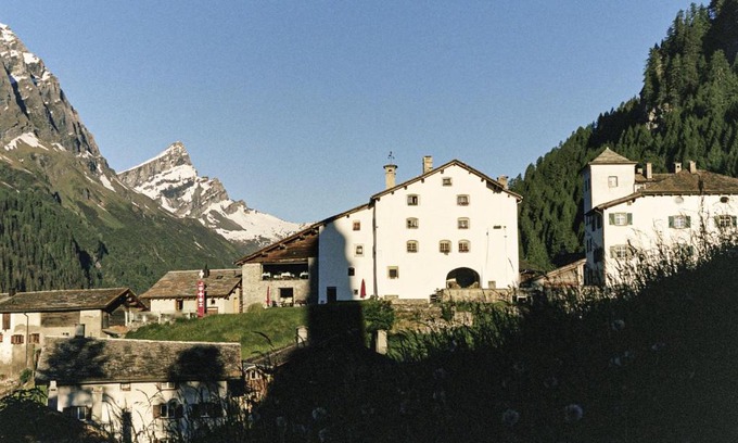 Spluegen Hôtel | Hotel Weiss Kreuz