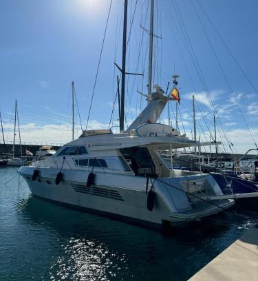 Sant Adria de Besos Location De Bateaux | Hotel Yacht Sherte
