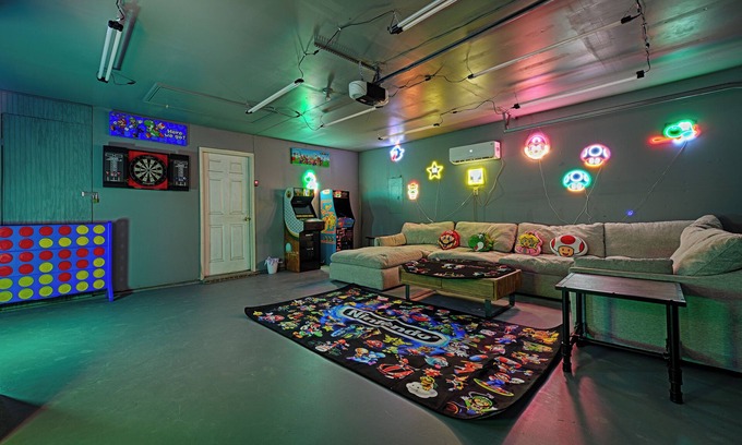 Burleson Maison | HotTub, GameRoom, 20Min to Dickies Arena, Firepit