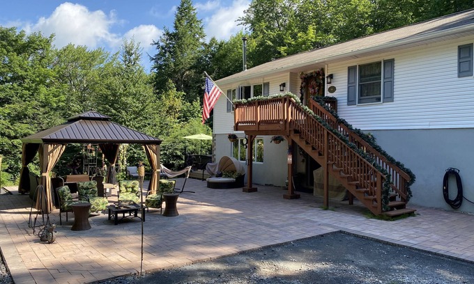 Elka Park Maison | Hottub, Sauna, Deck, Backyard, Hi-Speed Internet