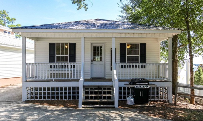 Leesburg Maison | House # 11 - As Good As It Gets (not pet friendly) Pool View
