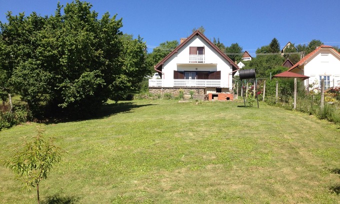 Orfu Maison | Maison (140m2, 3 grandes chambres), jardin (800m2) clôturé, grand