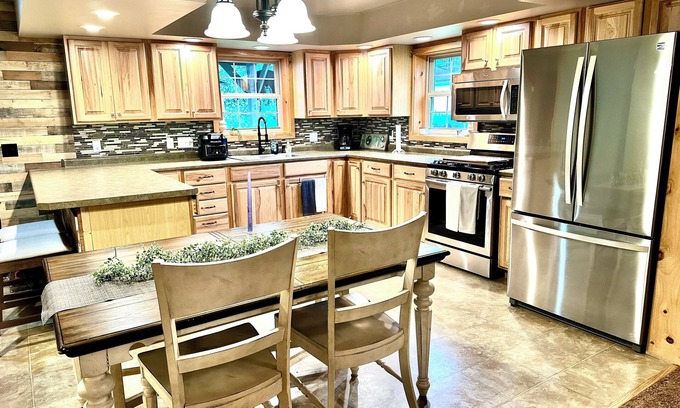 St. Marys Maison | House 20 Minutes from Elk Viewing and 5 Minutes from Local Restaurants!