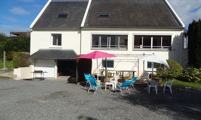 Tregueux Maison | Maison 200 m², 8 chambres, 15 couchages, 5 km de la mer, piscine couverte.