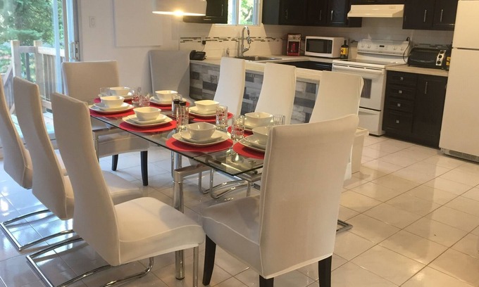 Laval-des-Rapides Maison | House 2floors next to metro 1500sqft, luminous