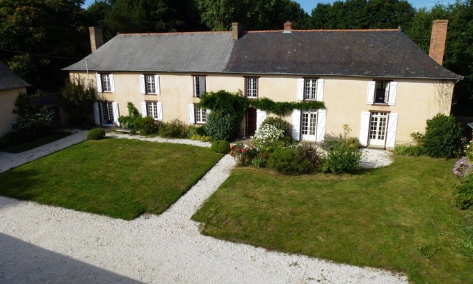 Pace Maison | Maison 315m², Rennes, 15 personnes, piscine chauffée