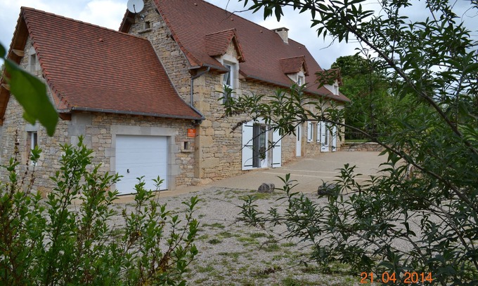 Villeneuve d'Aveyron Maison | maison 4 *, 6/8 pers, sur 5000m², climatisée, wifi